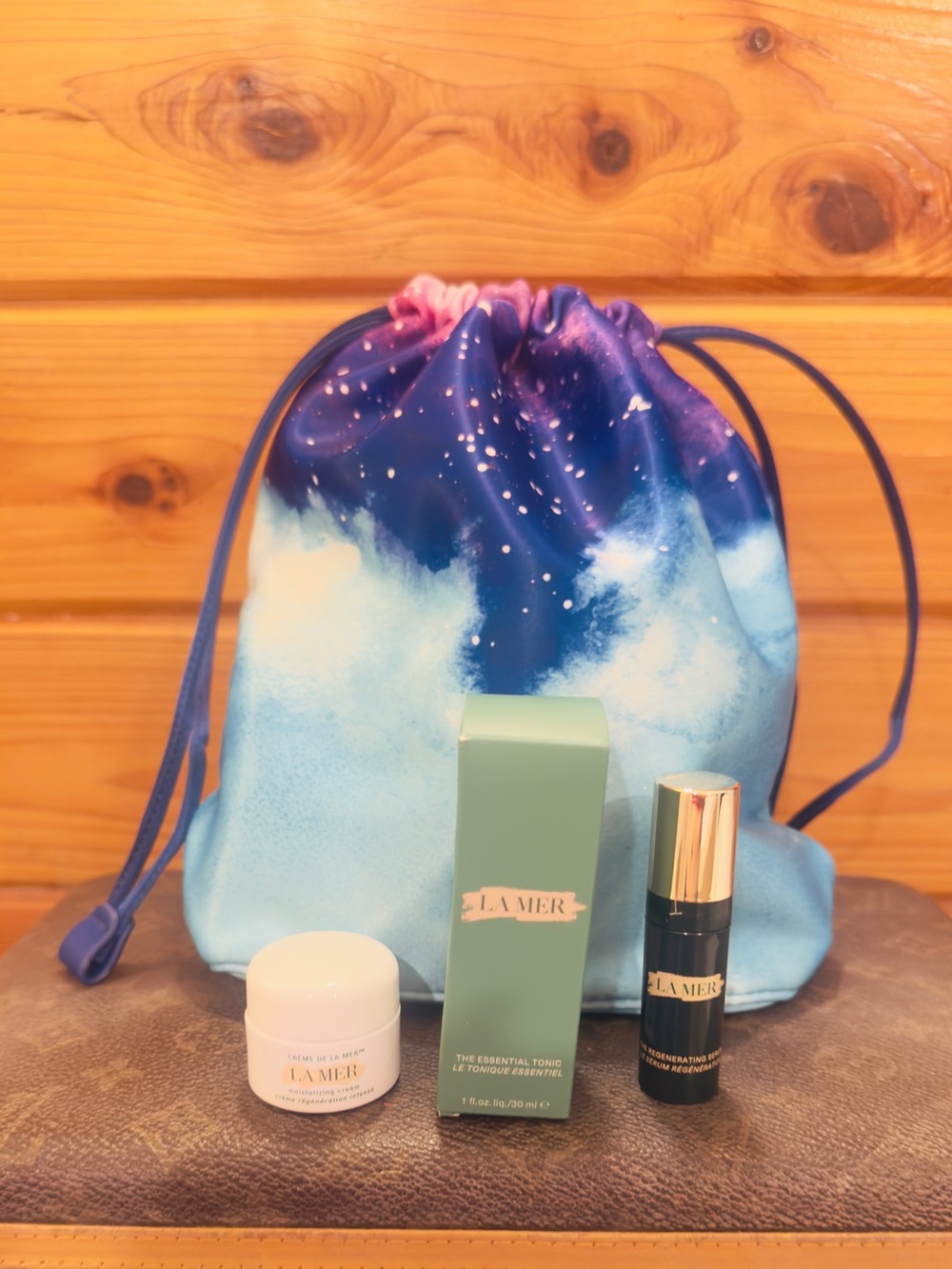 La Mer Mini Skincare Set with Blue & Galaxy Pouch
